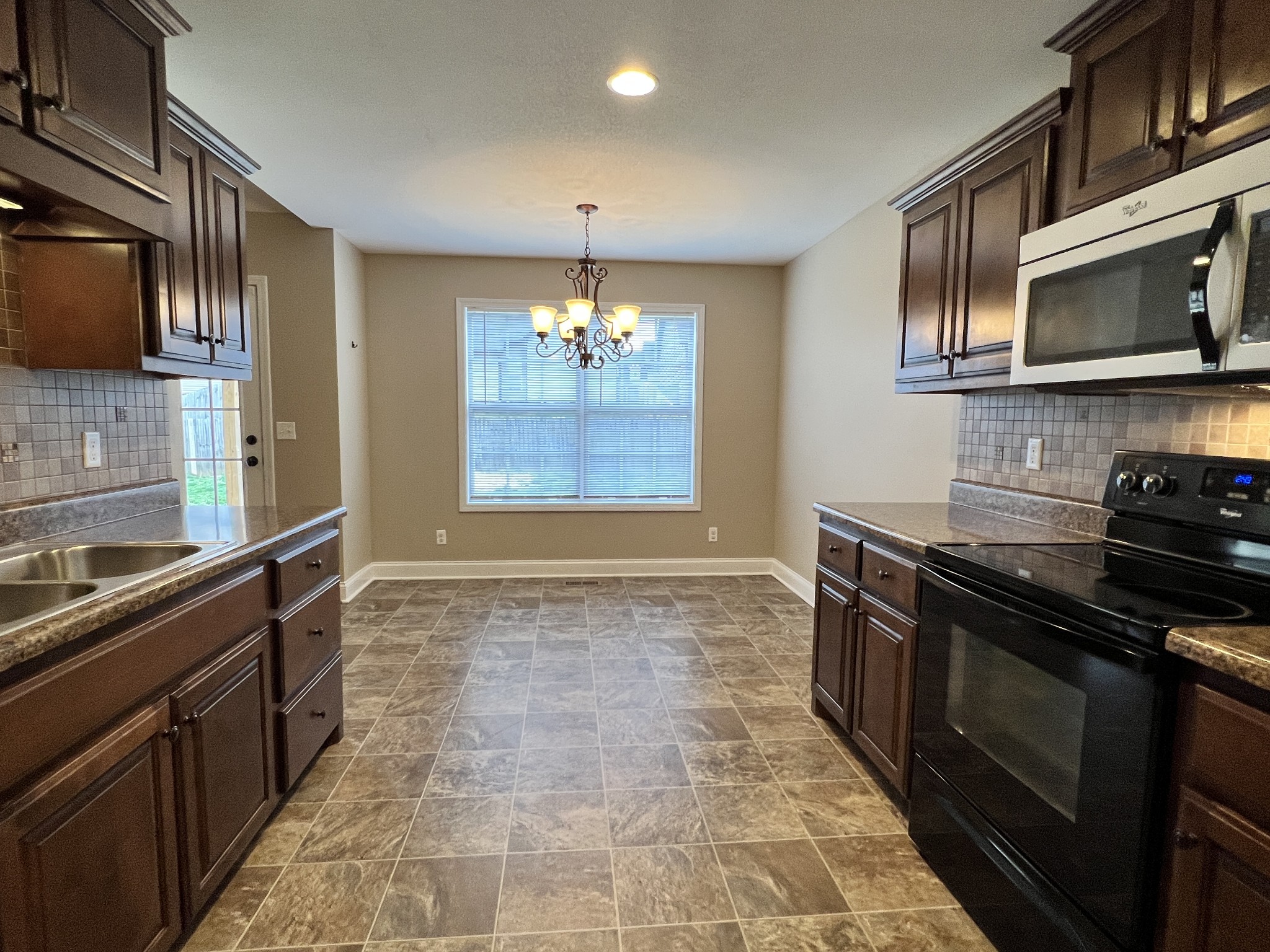 1406 Raven Road Clarksville, TN 37042 - Photo 9 of 27 Gallery Image 9