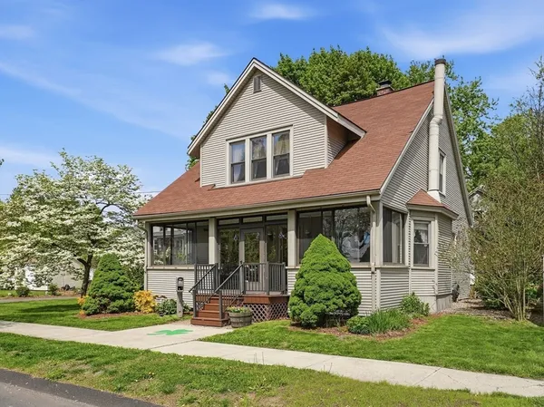 $379,900 | 21 Elmwood Avenue, West Springfield, MA 01089