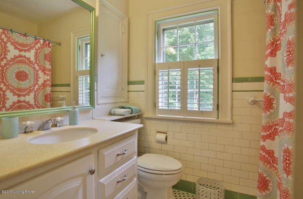 11100 Ridge Road Anchorage, KY 40223 - Photo 31 of 50 This precious vintage bath is in great shape and still in style!