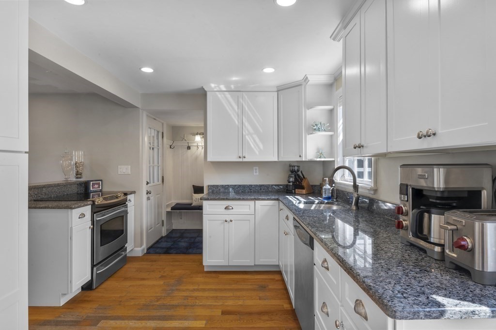 7 Hereford Road Marblehead, MA 01945 - Photo 3 of 26