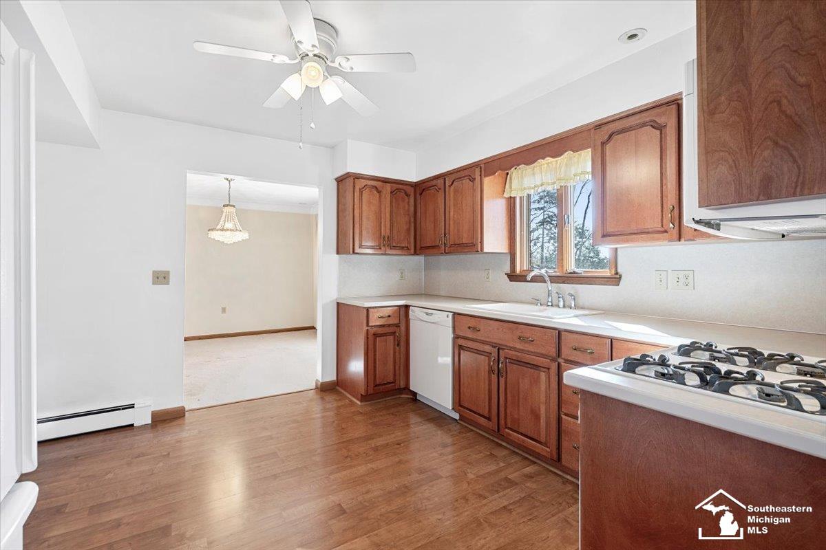 33 Calvin Street Monroe, MI 48162 - Photo 7 of 35 50194605-babb1f9e-9ad0-4235-a113-665780ef01f9.JPG
