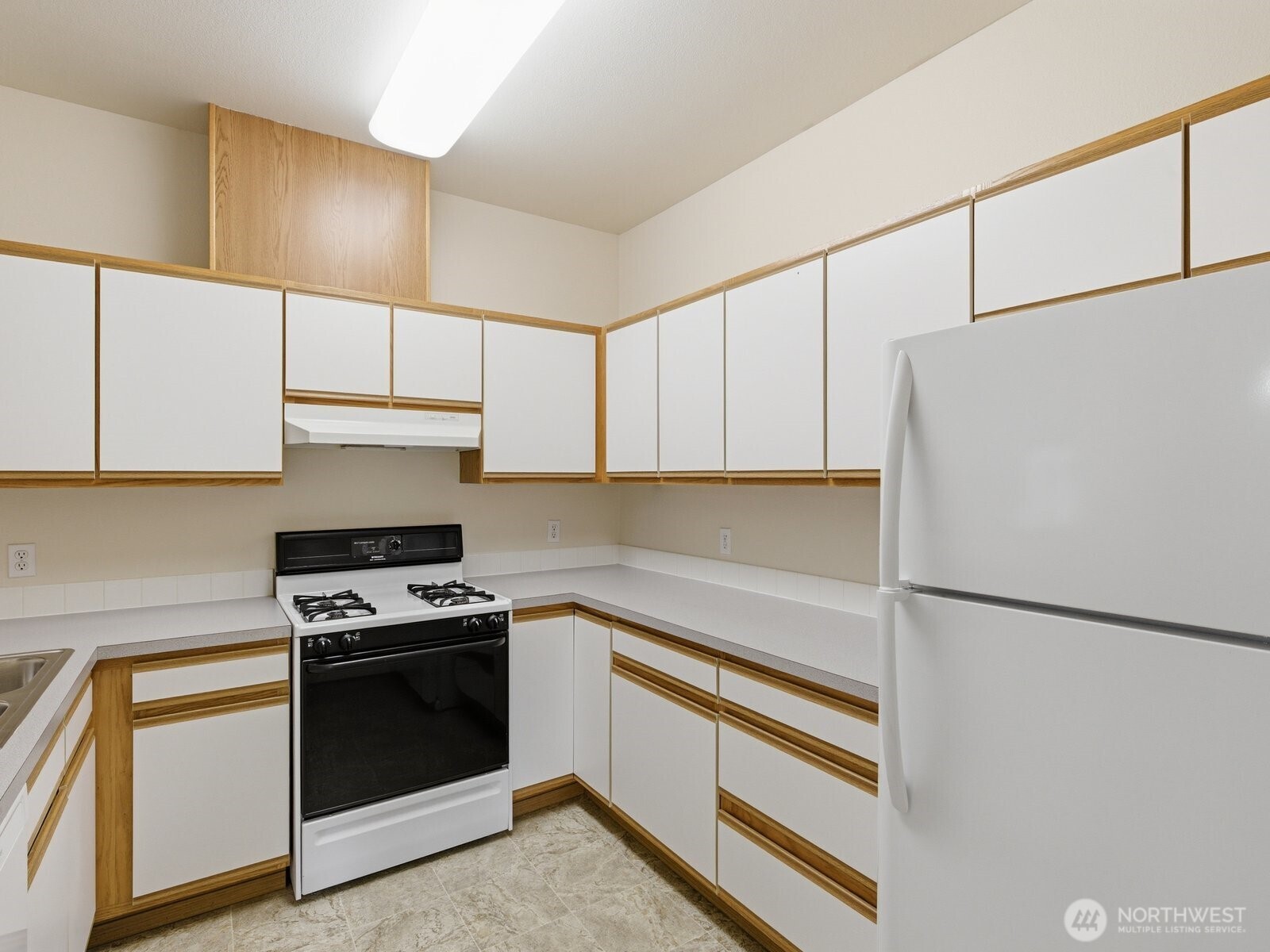 323 North Laventure Road, Unit C Mount Vernon, WA 98273 - Photo 9 of 24 a kitchen with stainless steel appliances a refrigerator stove and cabinets