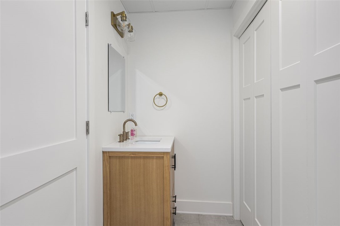 193 Mohawk Trail Cranston, RI 02921 - Photo 13 of 46