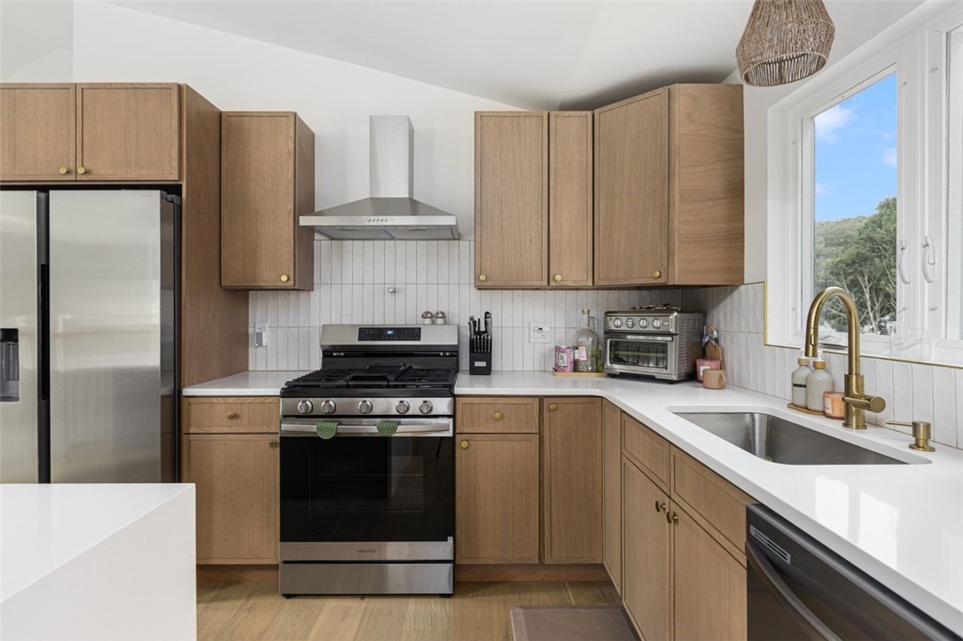 193 Mohawk Trail Cranston, RI 02921 - Photo 16 of 46