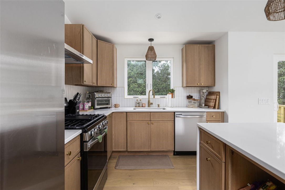 193 Mohawk Trail Cranston, RI 02921 - Photo 17 of 46