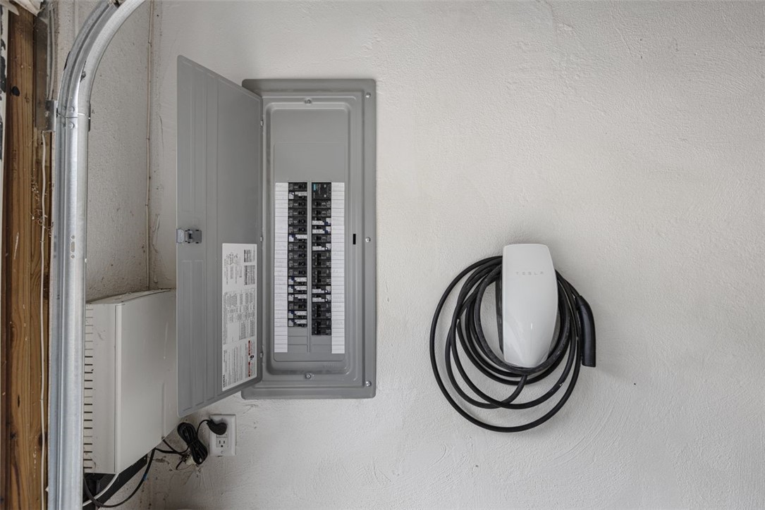 193 Mohawk Trail Cranston, RI 02921 - Photo 37 of 46