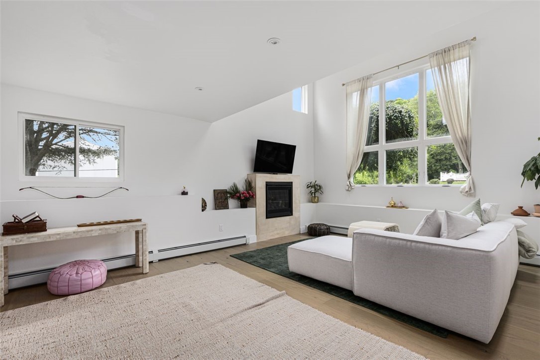 193 Mohawk Trail Cranston, RI 02921 - Photo 4 of 46