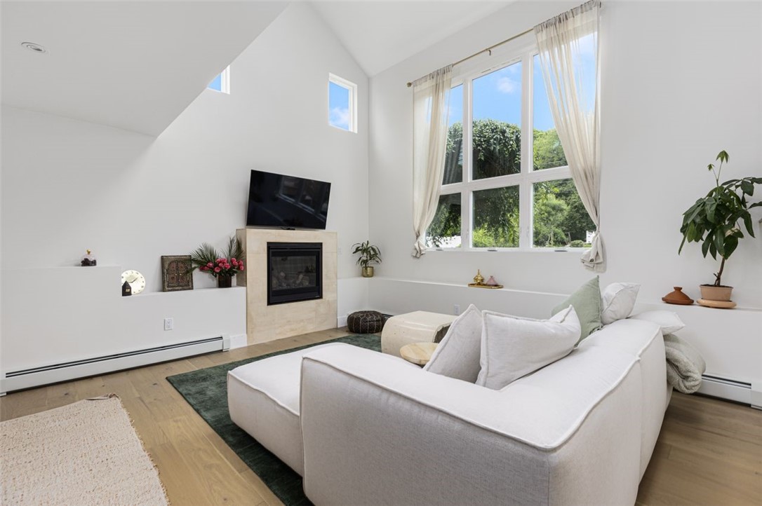 193 Mohawk Trail Cranston, RI 02921 - Photo 5 of 46