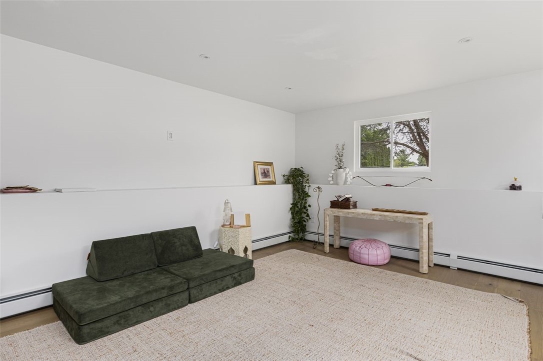 193 Mohawk Trail Cranston, RI 02921 - Photo 8 of 46