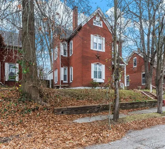 $215,000 | 520 East C Street, Belleville, IL 62220