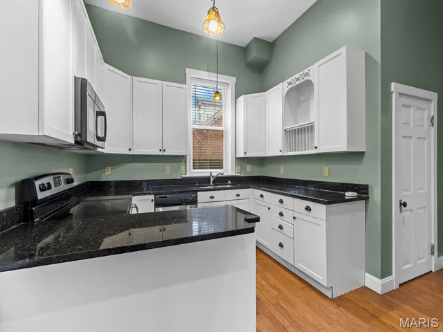 $215,000 | 520 East C Street, Belleville, IL 62220