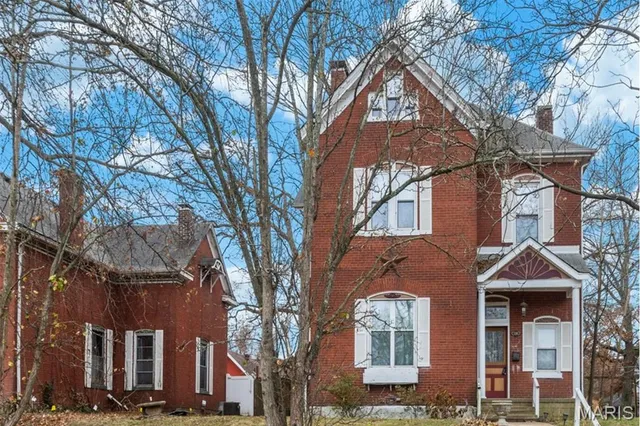 $215,000 | 520 East C Street, Belleville, IL 62220