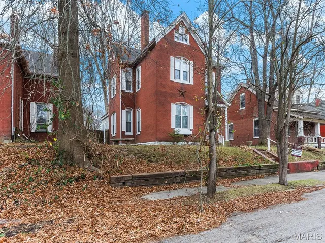 $215,000 | 520 East C Street, Belleville, IL 62220