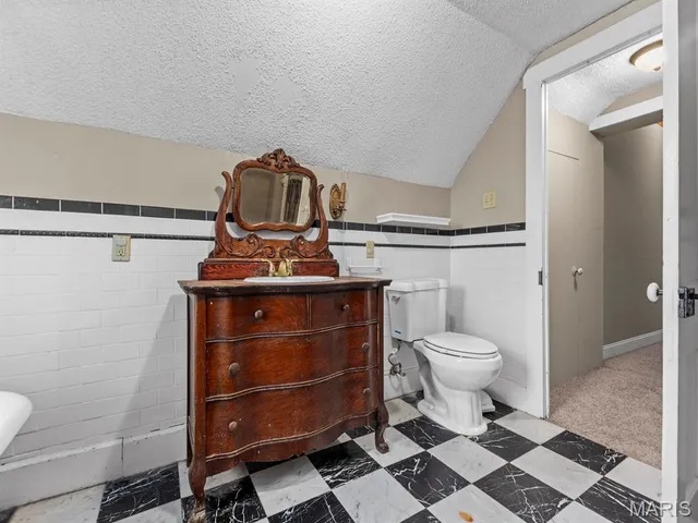 $215,000 | 520 East C Street, Belleville, IL 62220