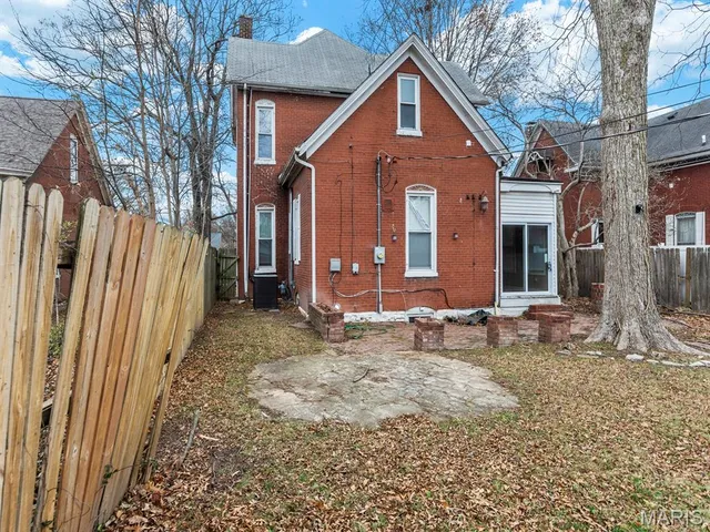 $215,000 | 520 East C Street, Belleville, IL 62220