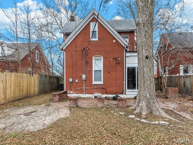 $215,000 | 520 East C Street, Belleville, IL 62220