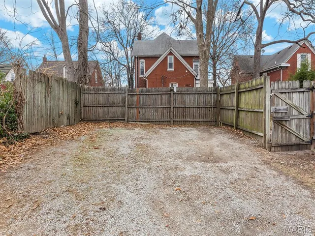 $215,000 | 520 East C Street, Belleville, IL 62220