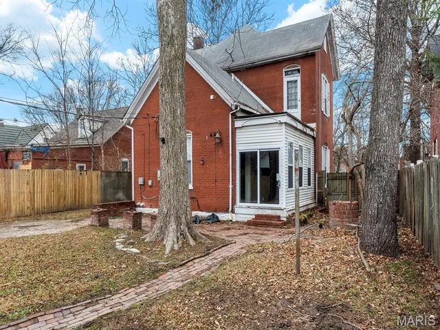 $215,000 | 520 East C Street, Belleville, IL 62220