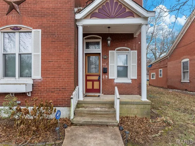 $215,000 | 520 East C Street, Belleville, IL 62220