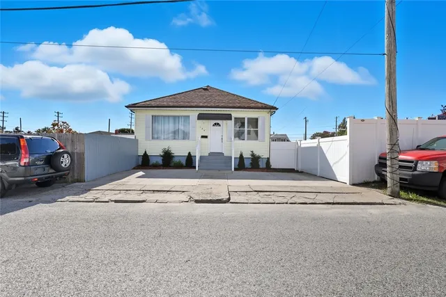 $2,800 | 134 Flint Avenue, Cranston, RI 02910