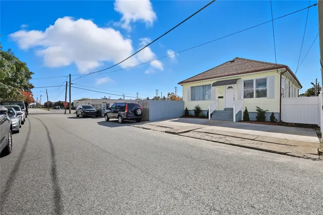 $2,800 | 134 Flint Avenue, Cranston, RI 02910