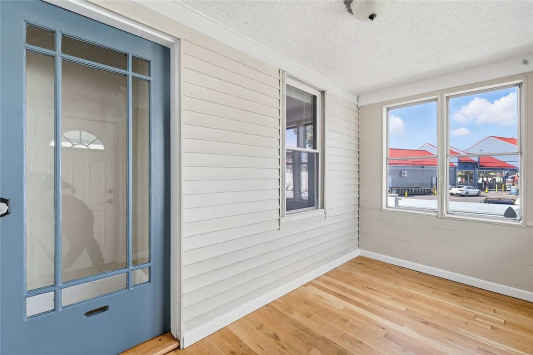 134 Flint Avenue Cranston, RI 02910 - Photo 3 of 20