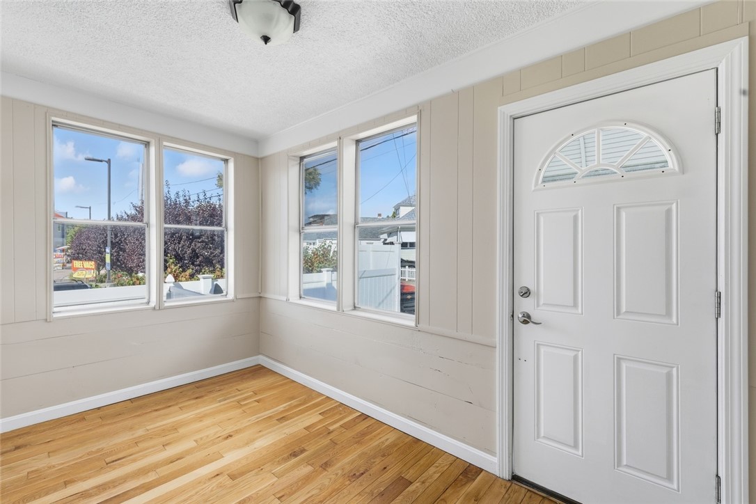 134 Flint Avenue Cranston, RI 02910 - Photo 4 of 20