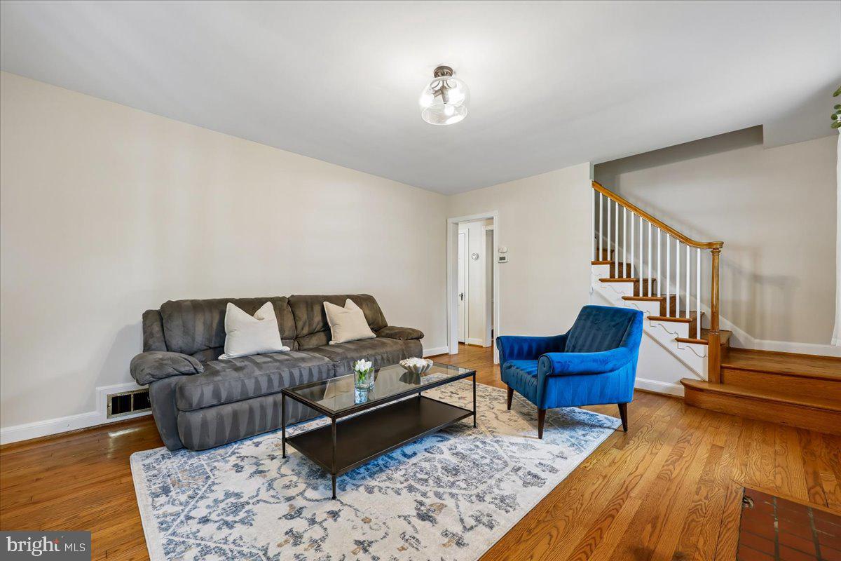 10404 Amherst Avenue Silver Spring, MD 20902 - Photo 7 of 49