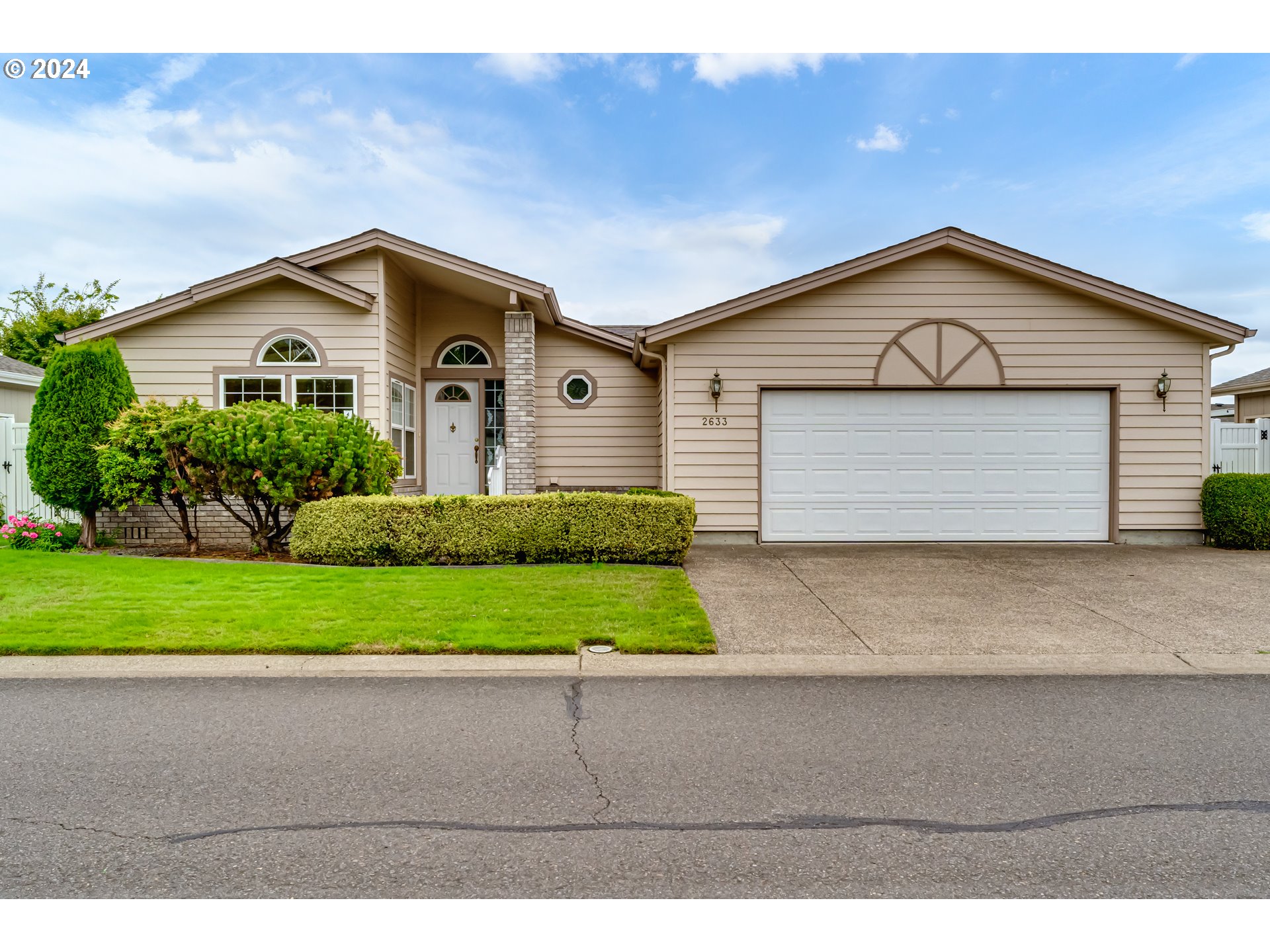 2633 Lansdown Road Eugene, OR 97404 - Photo 1 of 19 Gallery Image 1