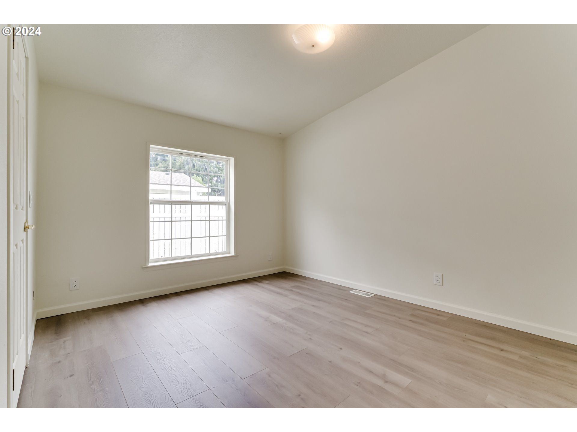 2633 Lansdown Road Eugene, OR 97404 - Photo 11 of 19 Gallery Image 11