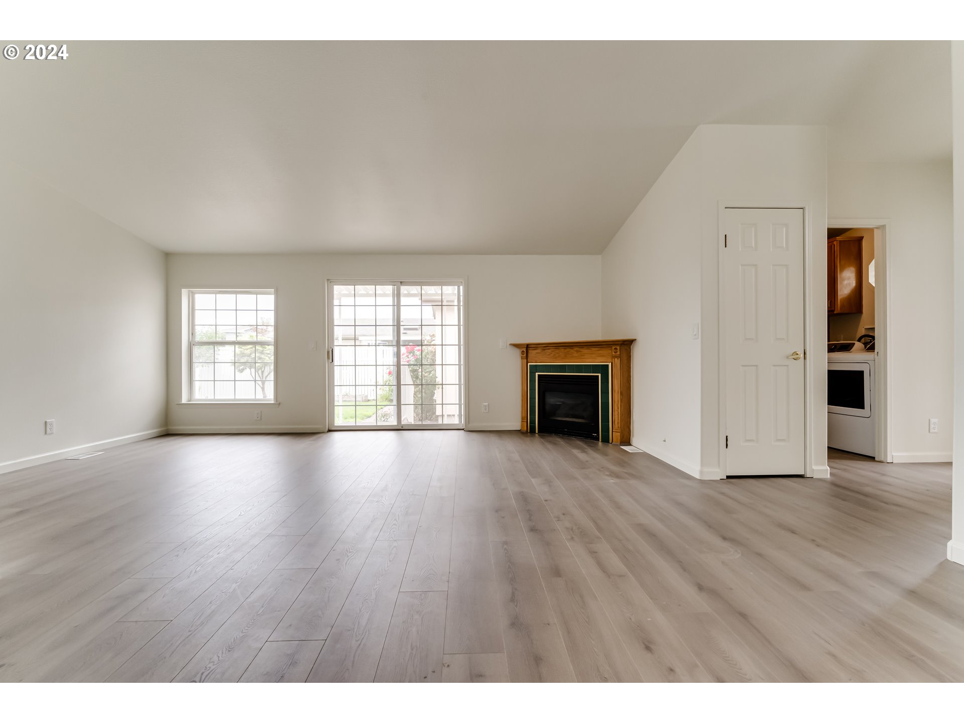 2633 Lansdown Road Eugene, OR 97404 - Photo 2 of 19 Gallery Image 2