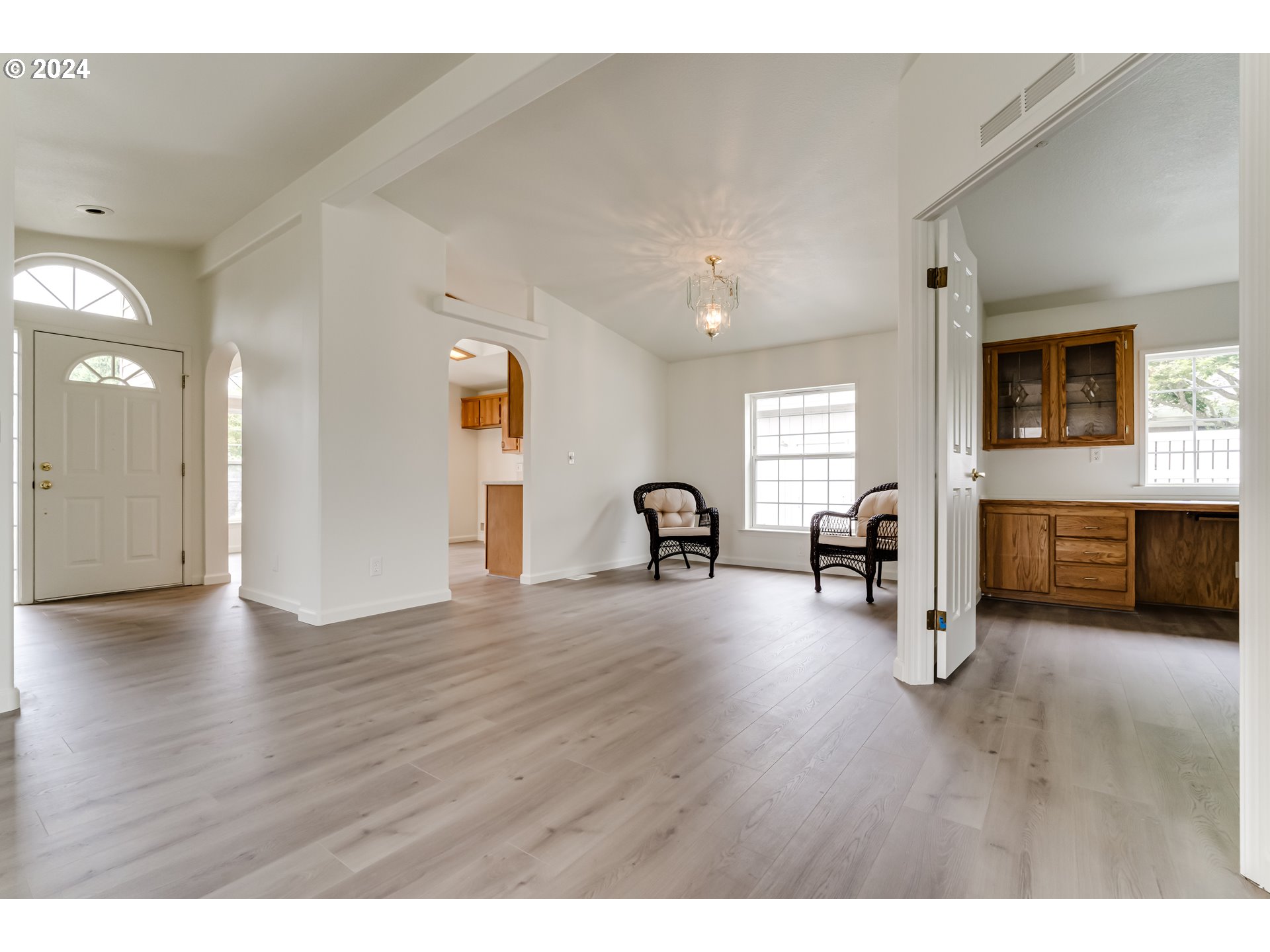 2633 Lansdown Road Eugene, OR 97404 - Photo 4 of 19 Gallery Image 4