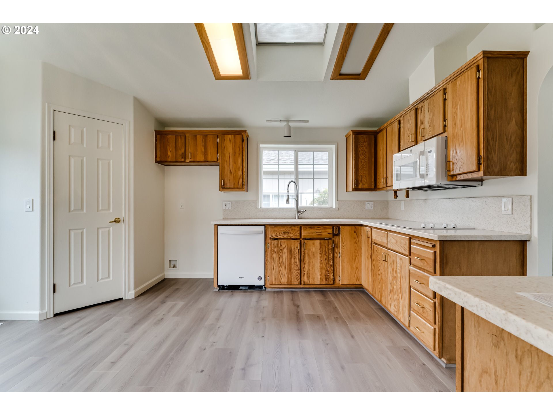 2633 Lansdown Road Eugene, OR 97404 - Photo 6 of 19 Gallery Image 6