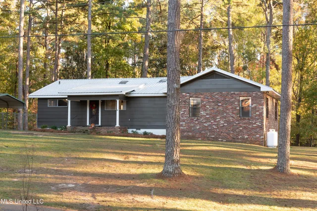 $297,500 | 105 Country Club Road, Florence, MS 39073