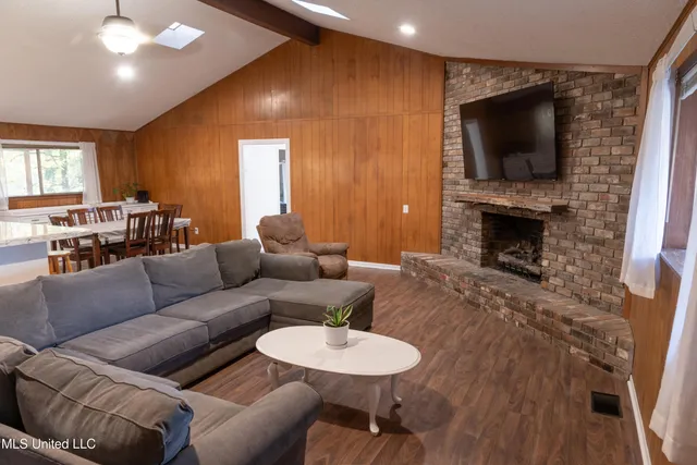 $297,500 | 105 Country Club Road, Florence, MS 39073