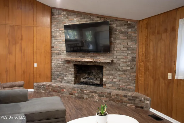 $297,500 | 105 Country Club Road, Florence, MS 39073