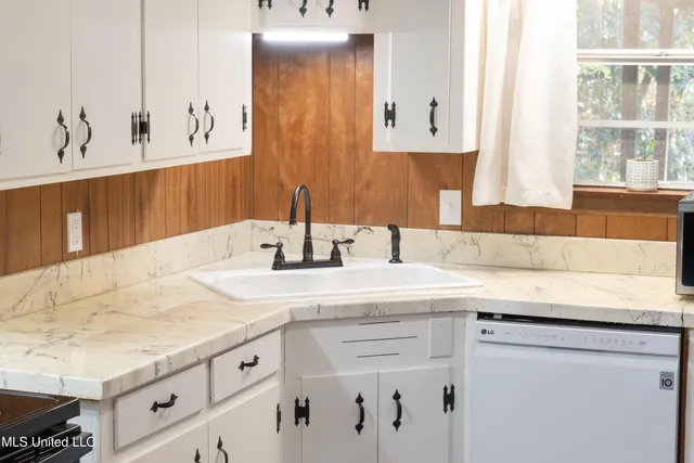 $297,500 | 105 Country Club Road, Florence, MS 39073