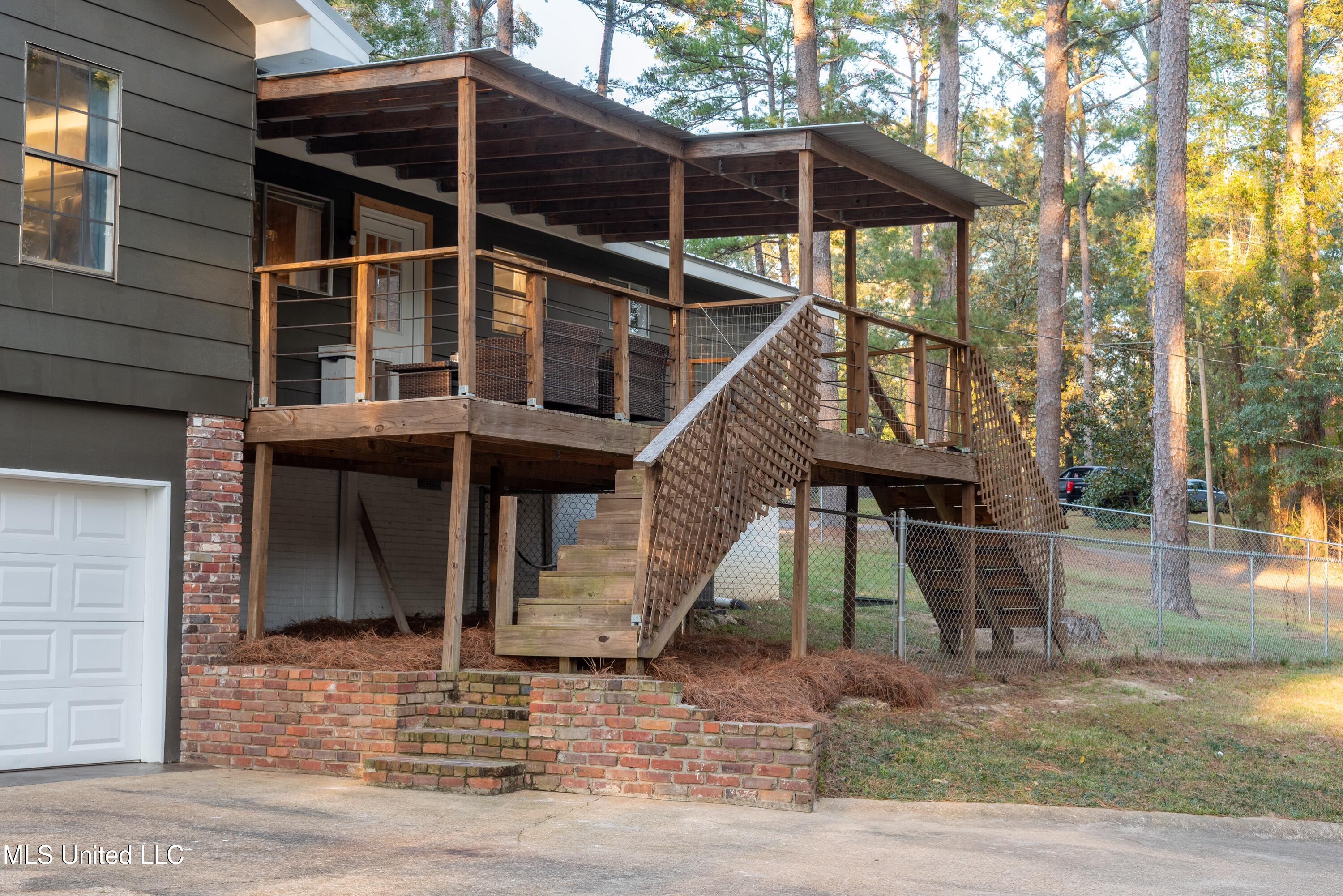 105 Country Club Road Florence, MS 39073 - Photo 4 of 46 105CountryClubRd-21