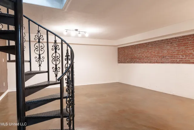 $297,500 | 105 Country Club Road, Florence, MS 39073