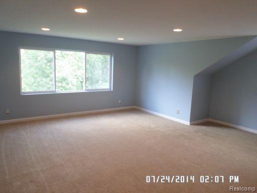 1050 North Renaud Road Grosse Pointe, MI 48236 - Photo 15 of 22 MstrBdrmUp.jpg