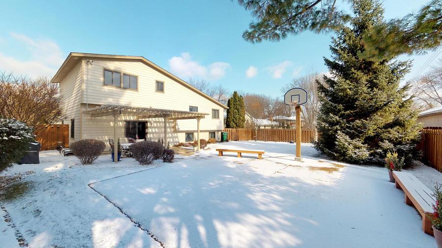 8532 Irwin Road Bloomington, MN 55437 - Photo 4 of 36 Gallery Image 4