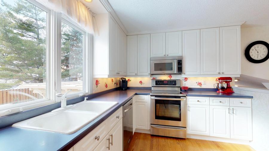 8532 Irwin Road Bloomington, MN 55437 - Photo 9 of 36 Gallery Image 9