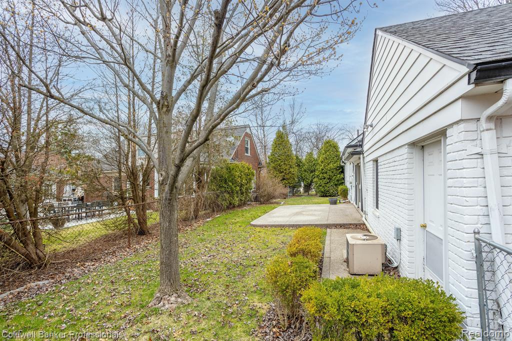 1485 Fairholme Road Grosse Pointe Woods, MI 48236 - Photo 36 of 40