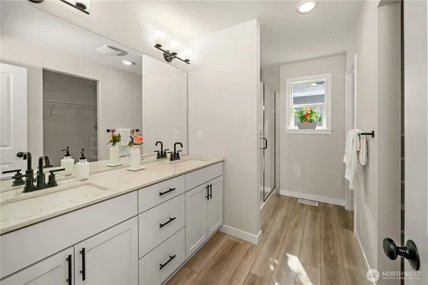 $885,000 | 11124 43rd Avenue Southeast, Everett, WA 98208