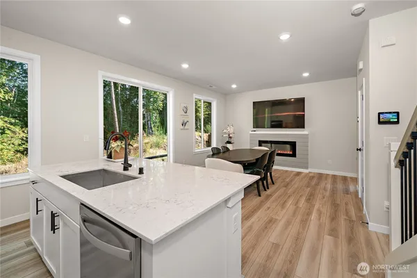 $885,000 | 11124 43rd Avenue Southeast, Everett, WA 98208