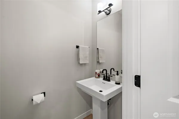 $885,000 | 11124 43rd Avenue Southeast, Everett, WA 98208