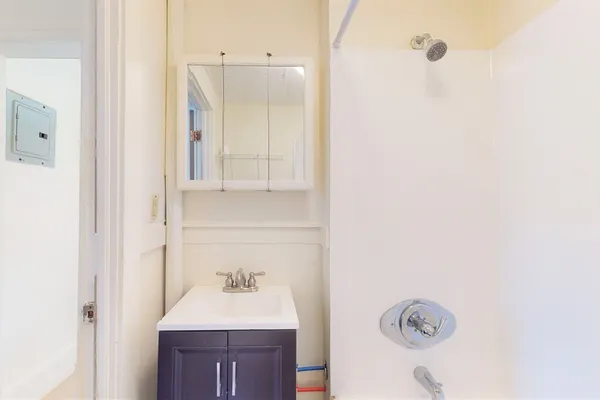 $1,800 | 34 Crescent Waltham Ma, Unit 1, Waltham, MA 02453