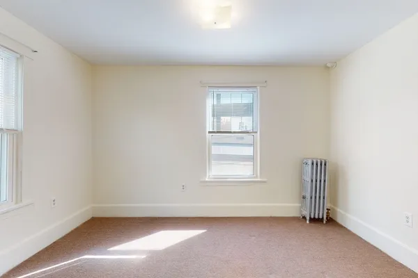 $1,800 | 34 Crescent Waltham Ma, Unit 1, Waltham, MA 02453