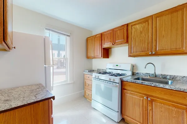 $1,800 | 34 Crescent Waltham Ma, Unit 1, Waltham, MA 02453
