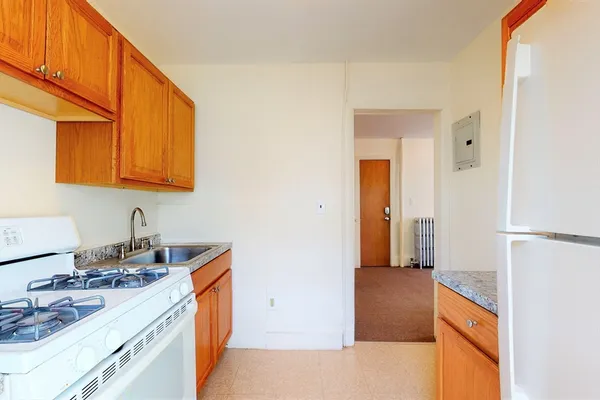 $1,800 | 34 Crescent Waltham Ma, Unit 1, Waltham, MA 02453